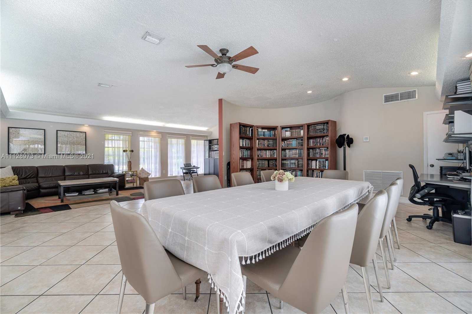 Small Image of 4340 N Michigan Ave, Miami Beach, FL 33140, USA Number 14