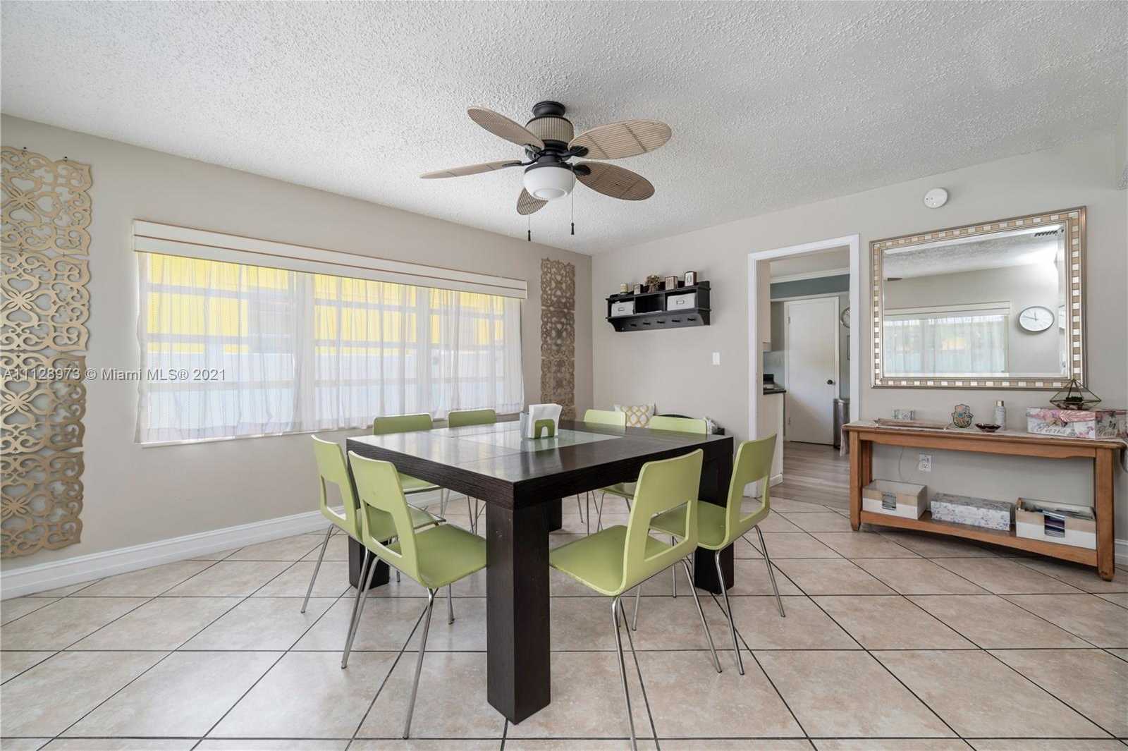 Small Image of 4340 N Michigan Ave, Miami Beach, FL 33140, USA Number 16