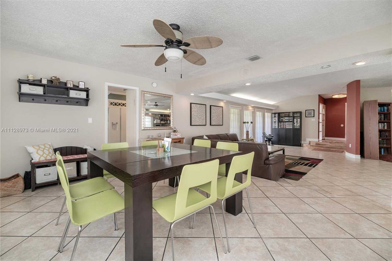 Small Image of 4340 N Michigan Ave, Miami Beach, FL 33140, USA Number 17