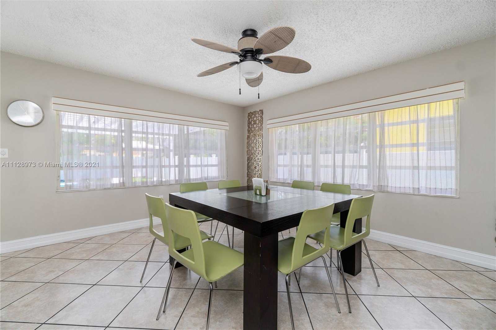 Small Image of 4340 N Michigan Ave, Miami Beach, FL 33140, USA Number 18