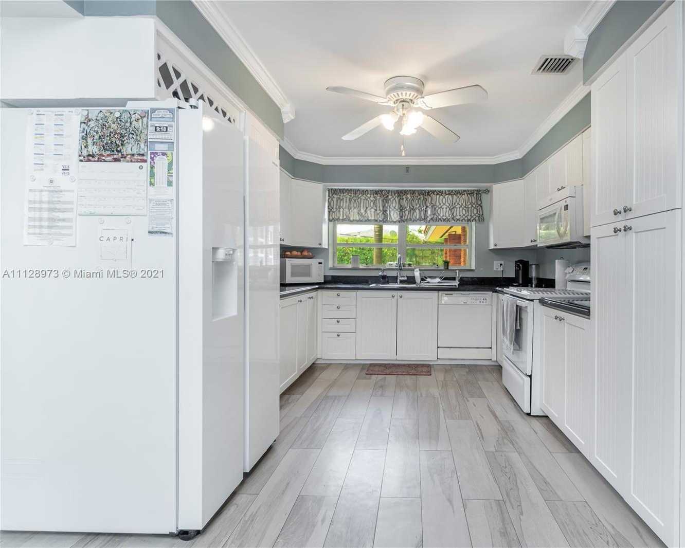 Small Image of 4340 N Michigan Ave, Miami Beach, FL 33140, USA Number 20