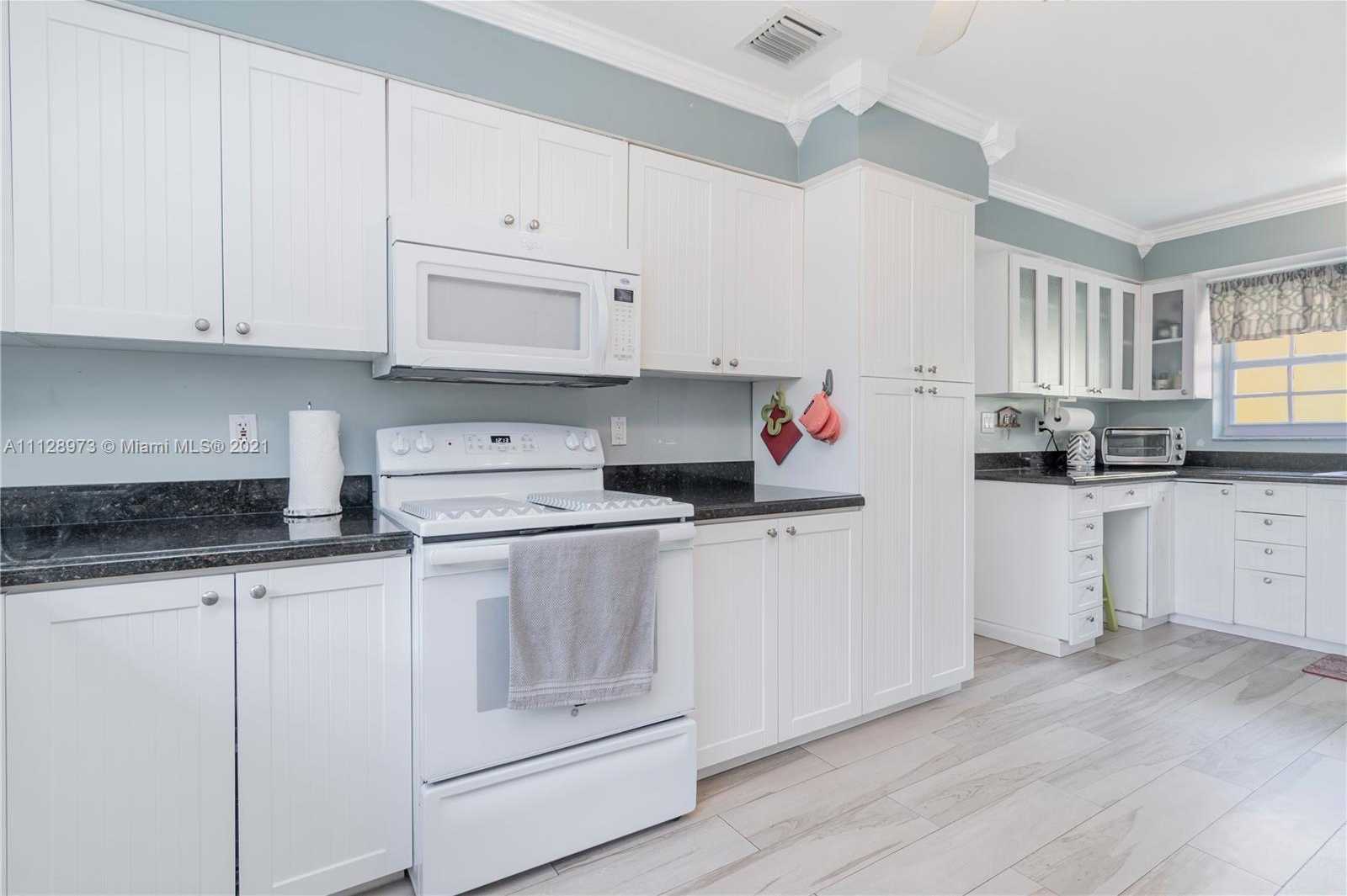 Small Image of 4340 N Michigan Ave, Miami Beach, FL 33140, USA Number 22