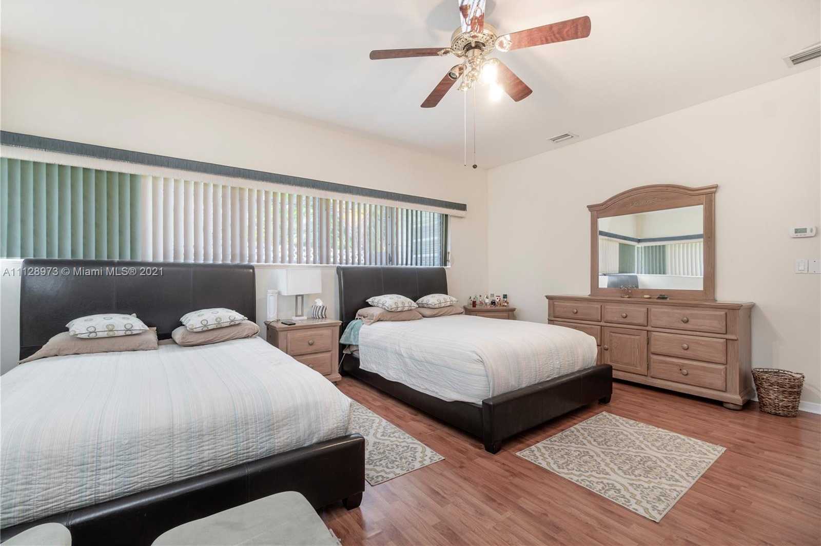 Small Image of 4340 N Michigan Ave, Miami Beach, FL 33140, USA Number 28