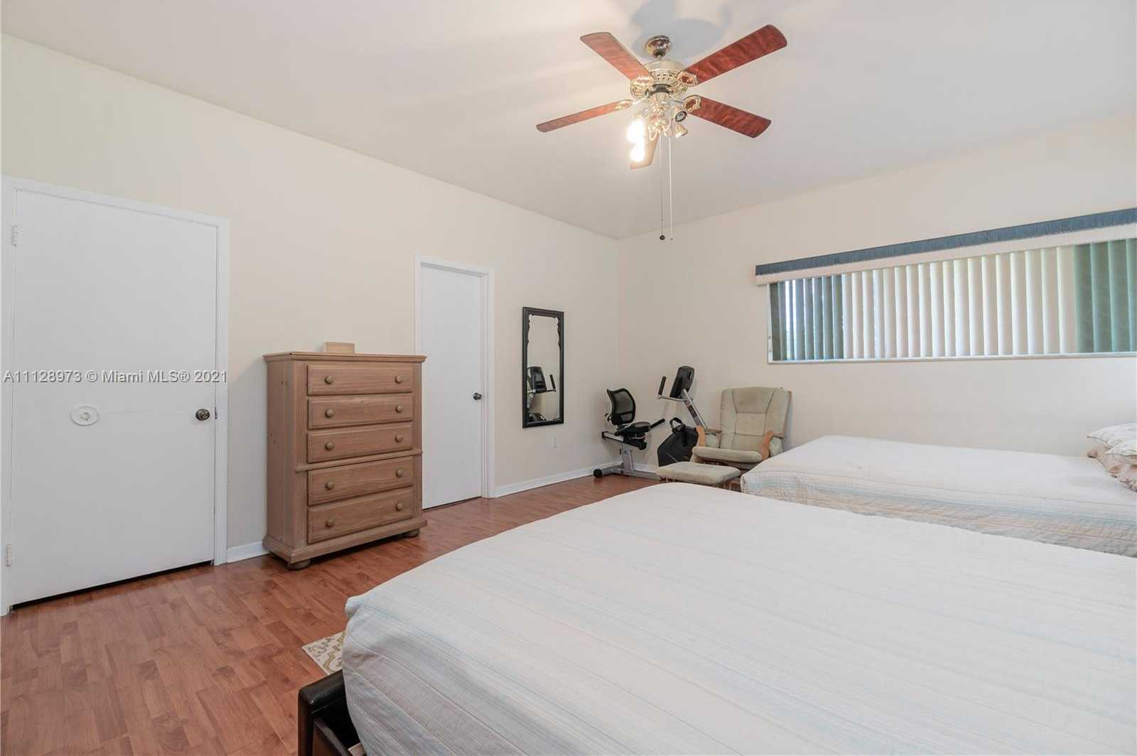 Small Image of 4340 N Michigan Ave, Miami Beach, FL 33140, USA Number 29