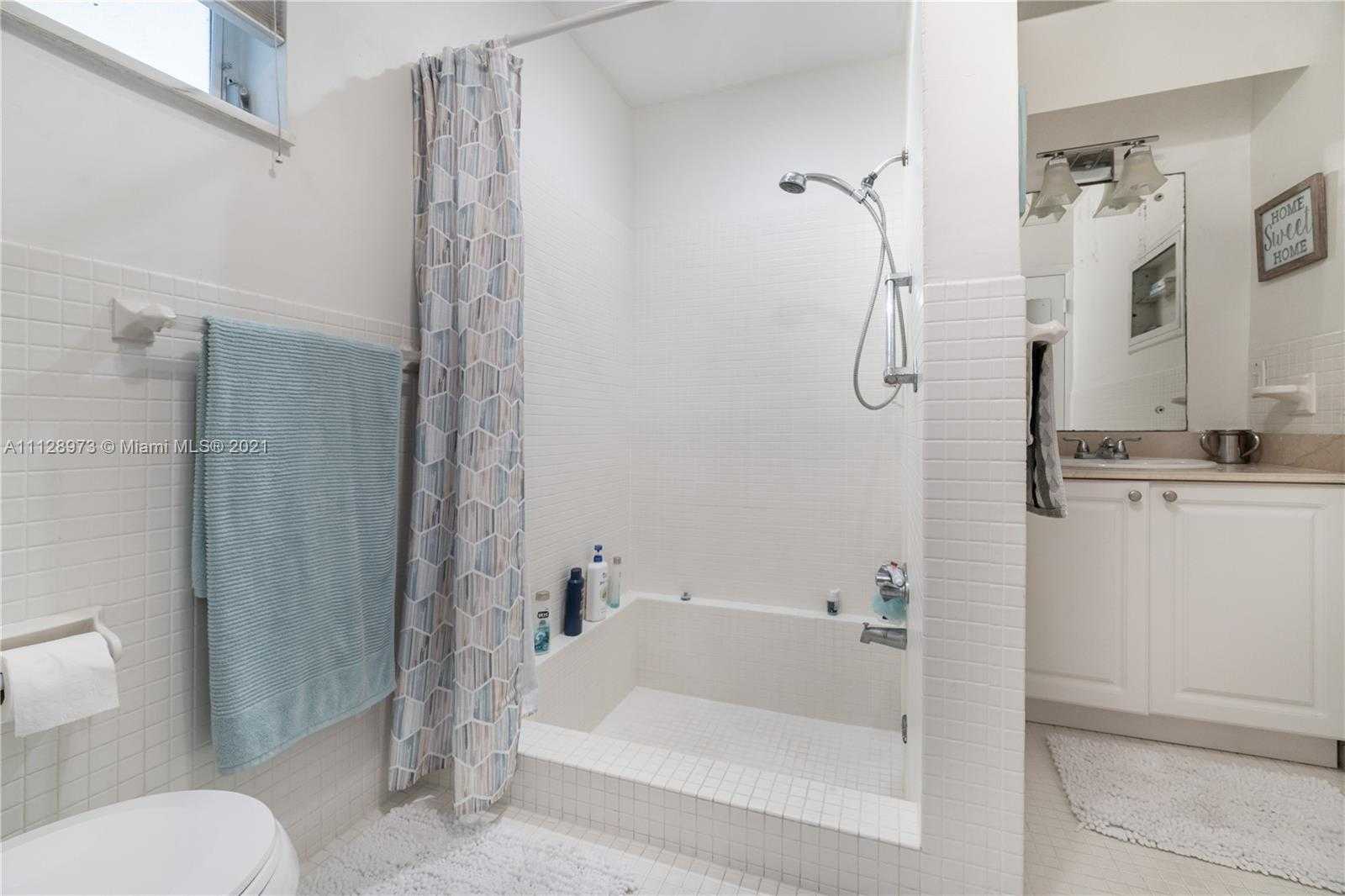 Small Image of 4340 N Michigan Ave, Miami Beach, FL 33140, USA Number 40