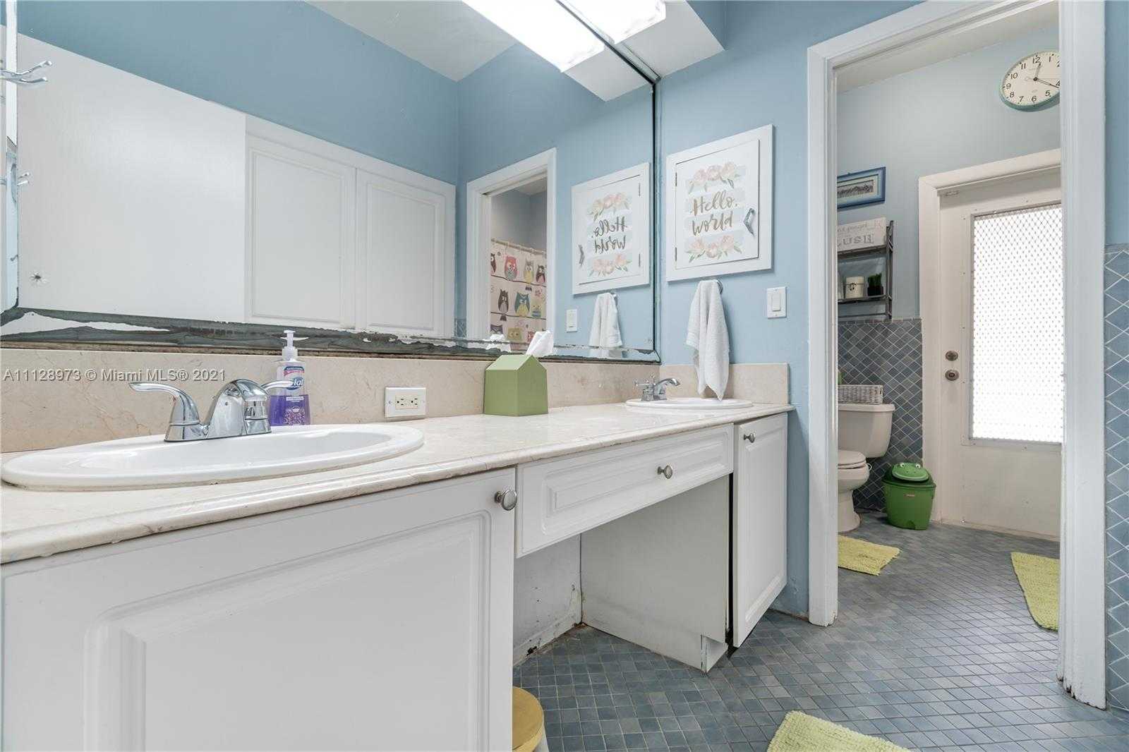 Small Image of 4340 N Michigan Ave, Miami Beach, FL 33140, USA Number 41