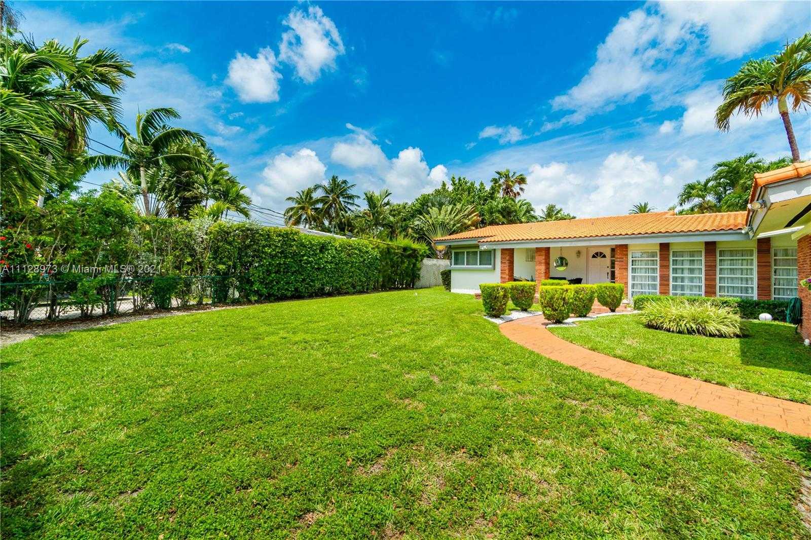 Small Image of 4340 N Michigan Ave, Miami Beach, FL 33140, USA Number 5