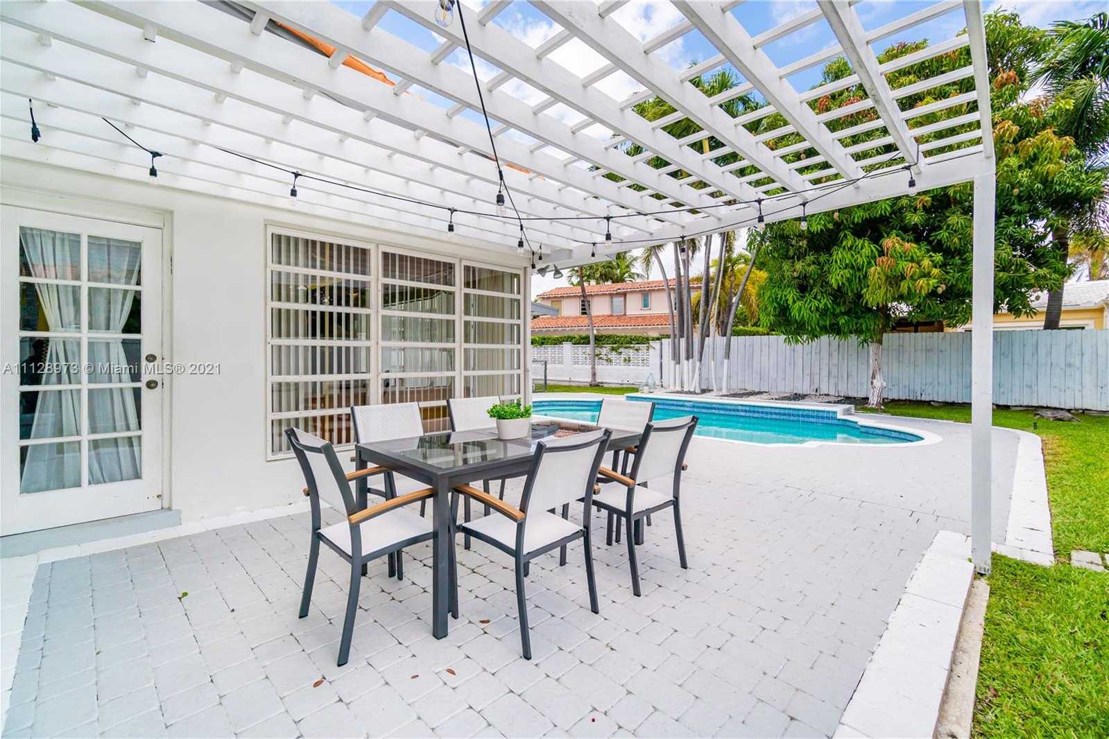 Small Image of 4340 N Michigan Ave, Miami Beach, FL 33140, USA Number 52
