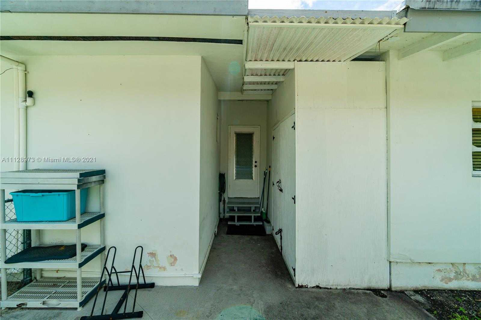 Small Image of 4340 N Michigan Ave, Miami Beach, FL 33140, USA Number 57