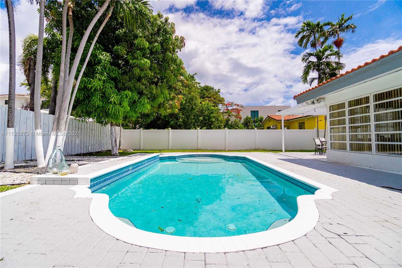 Small Image of 4340 N Michigan Ave, Miami Beach, FL 33140, USA Number 58