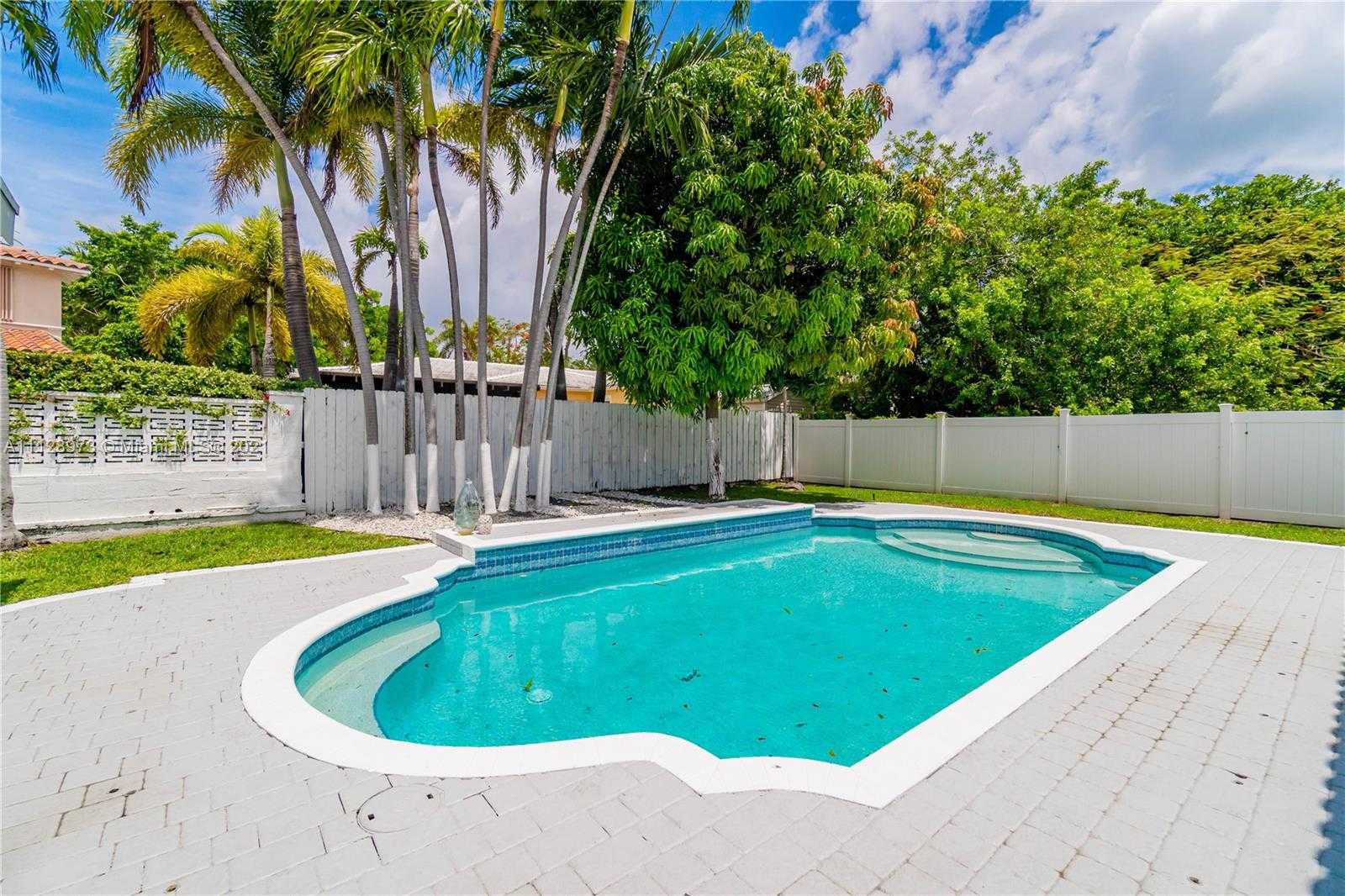 Small Image of 4340 N Michigan Ave, Miami Beach, FL 33140, USA Number 59