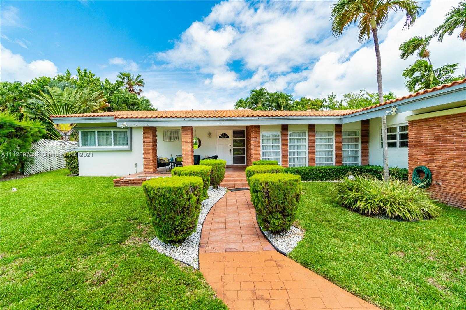 Small Image of 4340 N Michigan Ave, Miami Beach, FL 33140, USA Number 6