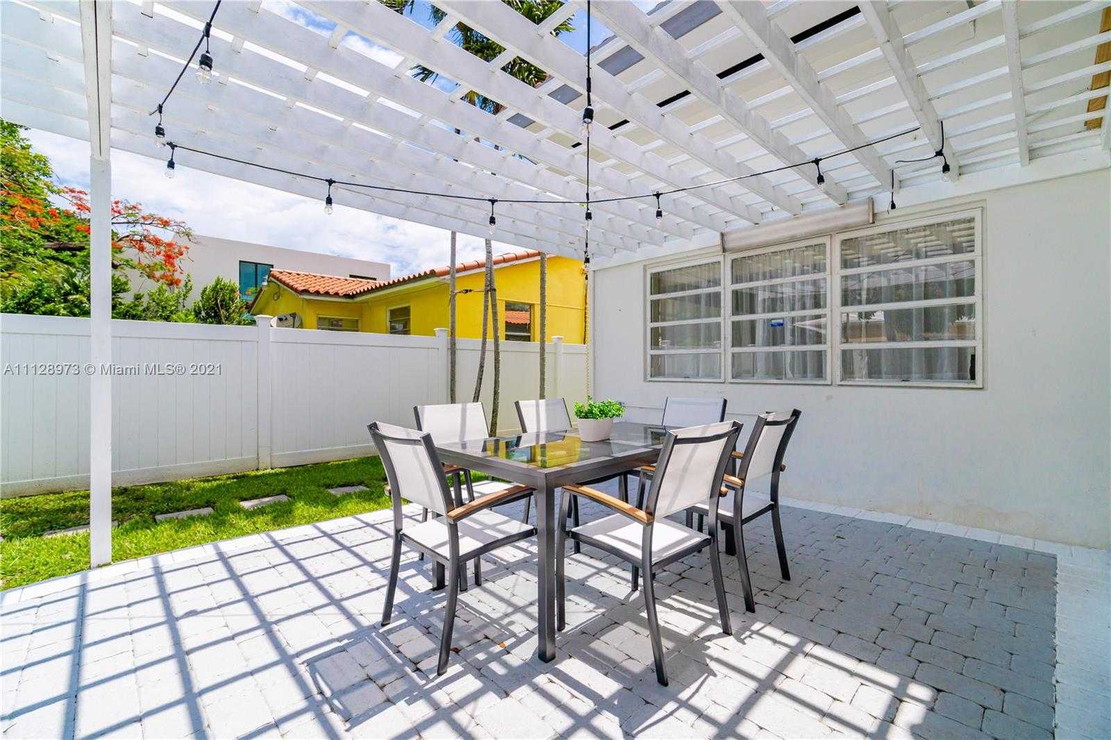 Small Image of 4340 N Michigan Ave, Miami Beach, FL 33140, USA Number 60