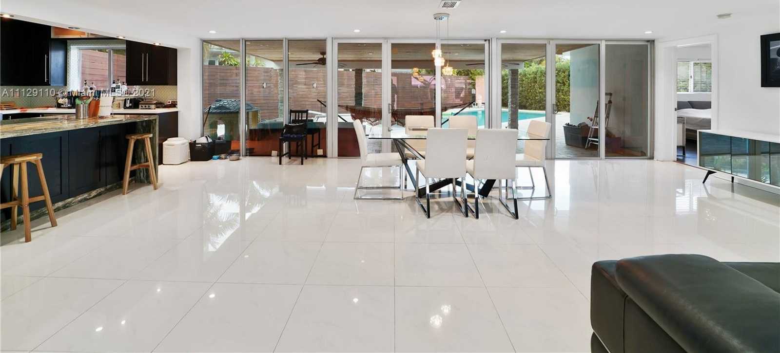 Small Image of 2095 N Hibiscus Dr, North Miami, FL 33181, USA Number 23