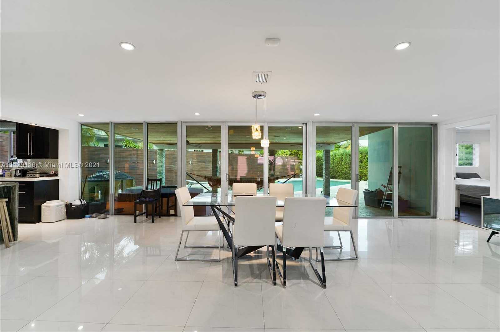 Small Image of 2095 N Hibiscus Dr, North Miami, FL 33181, USA Number 24