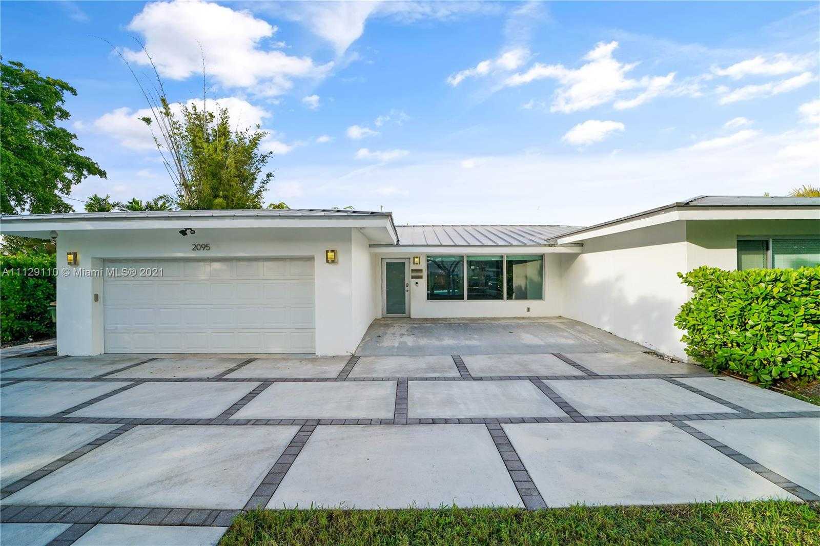 Small Image of 2095 N Hibiscus Dr, North Miami, FL 33181, USA Number 3