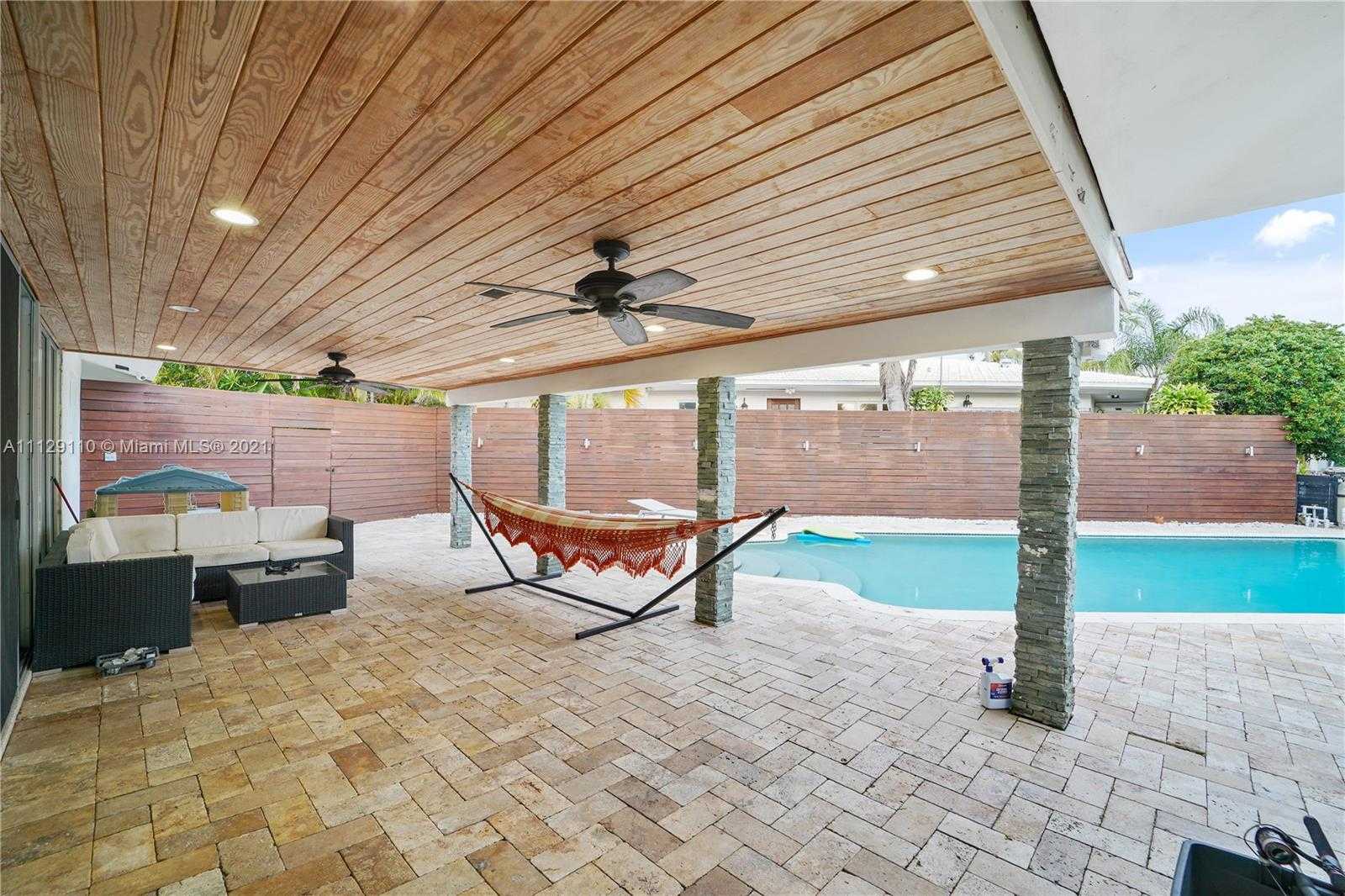 Small Image of 2095 N Hibiscus Dr, North Miami, FL 33181, USA Number 41