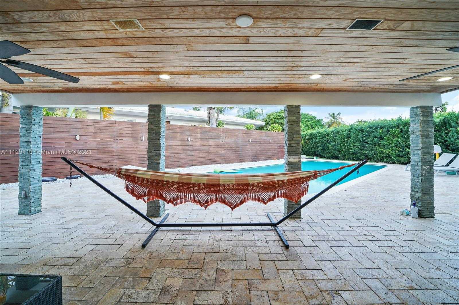 Small Image of 2095 N Hibiscus Dr, North Miami, FL 33181, USA Number 42
