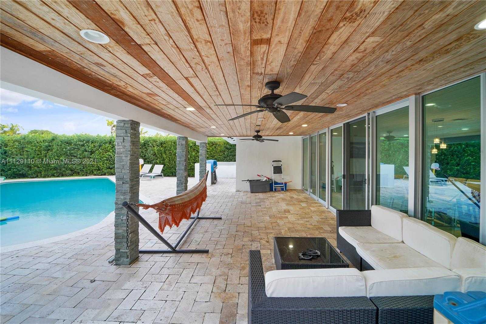 Small Image of 2095 N Hibiscus Dr, North Miami, FL 33181, USA Number 44