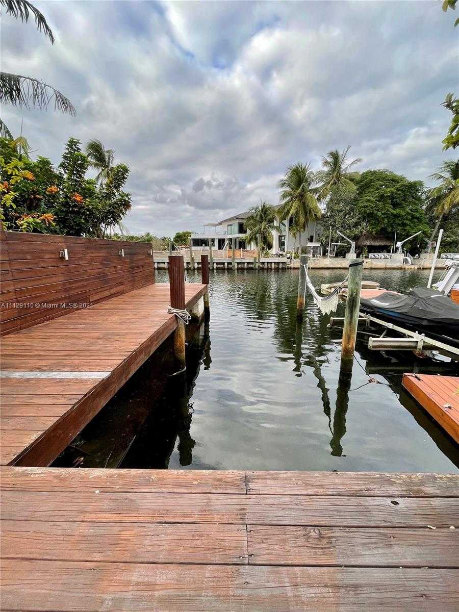 Small Image of 2095 N Hibiscus Dr, North Miami, FL 33181, USA Number 50
