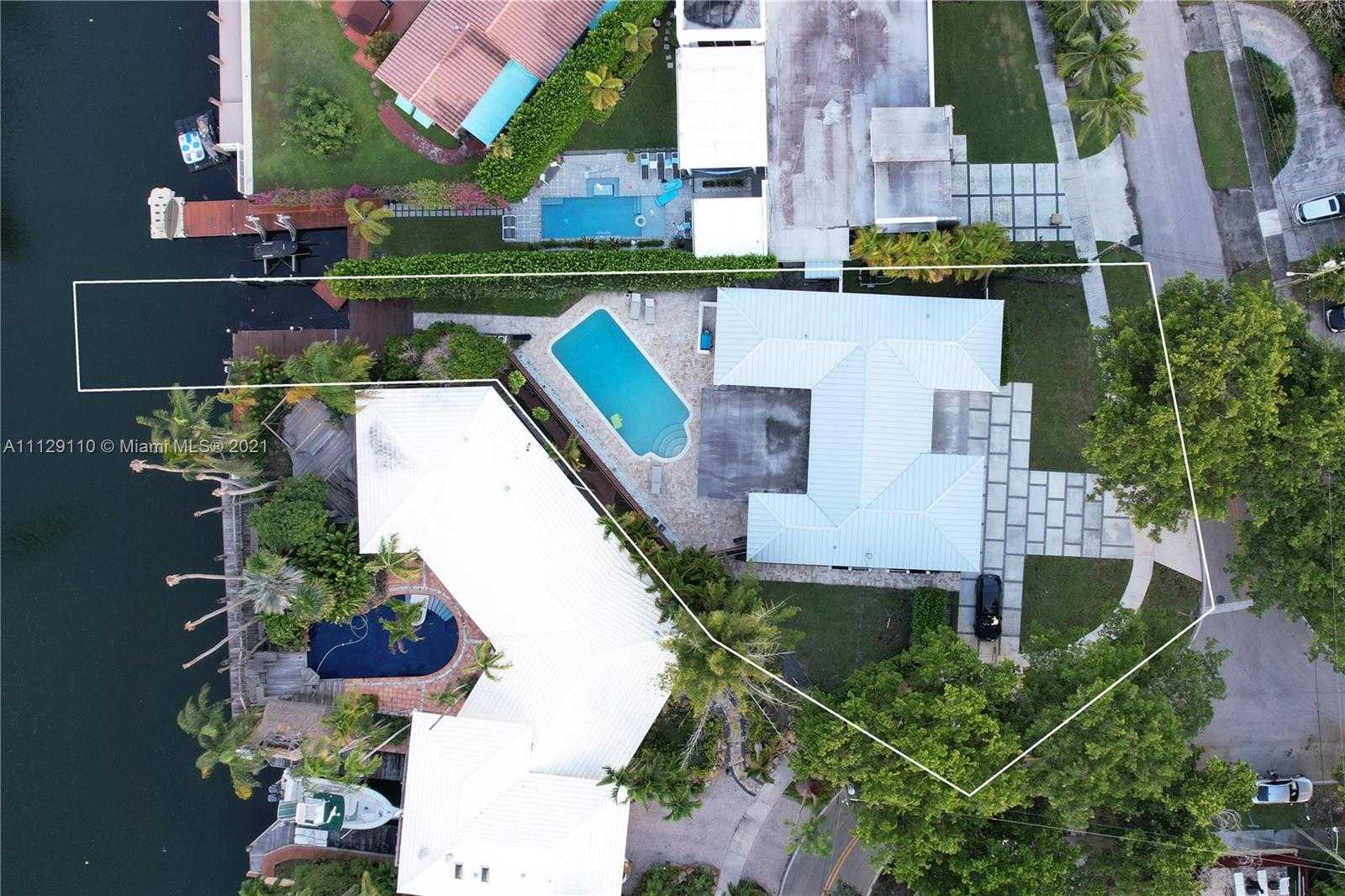 Small Image of 2095 N Hibiscus Dr, North Miami, FL 33181, USA Number 54