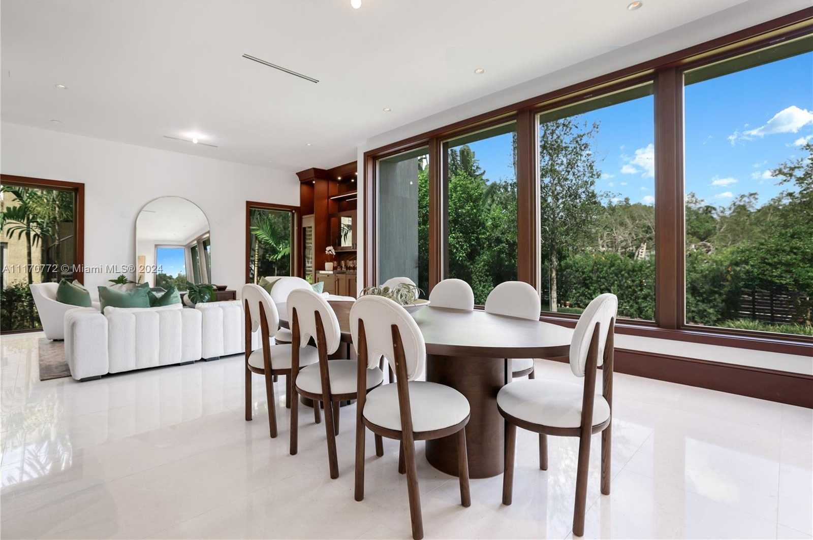 Small Image of 100 BISCAY DR, Bal Harbour Number 10
