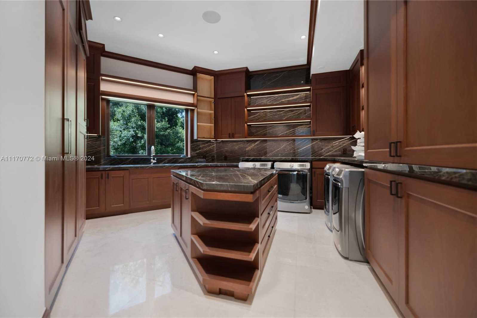 Small Image of 100 BISCAY DR, Bal Harbour Number 13