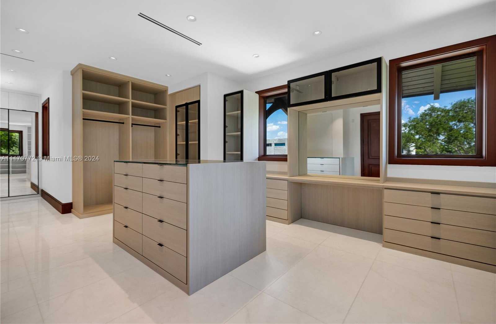 Small Image of 100 BISCAY DR, Bal Harbour Number 15