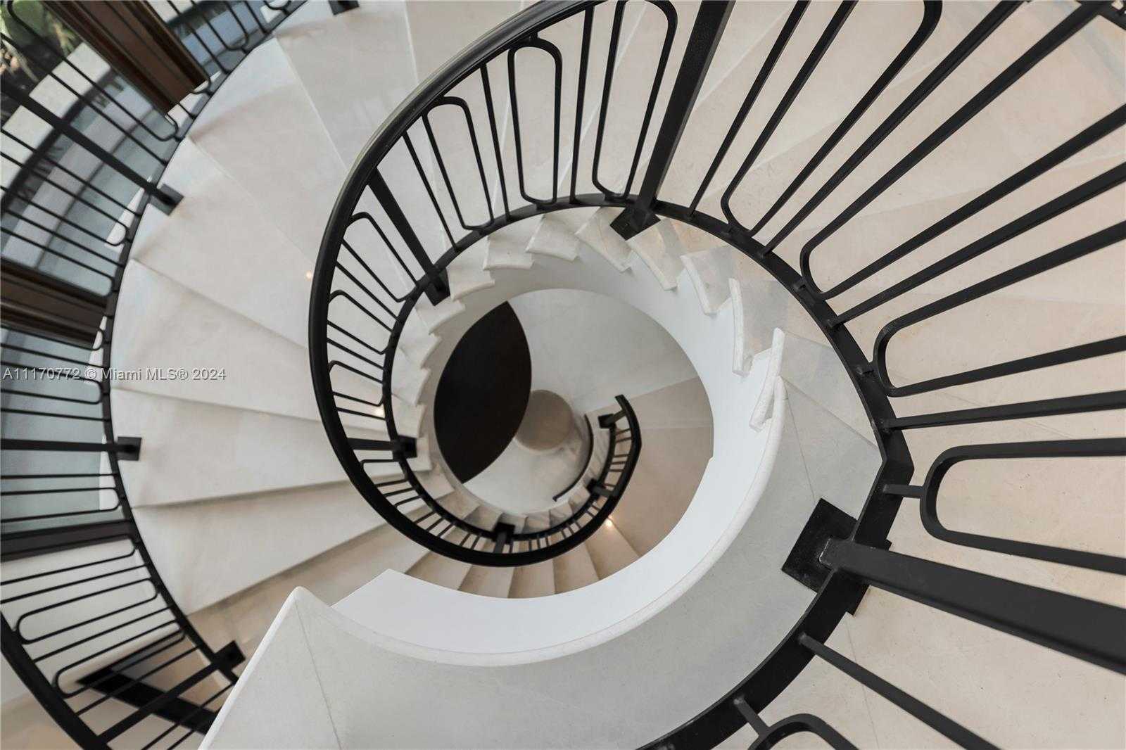 Small Image of 100 BISCAY DR, Bal Harbour Number 16