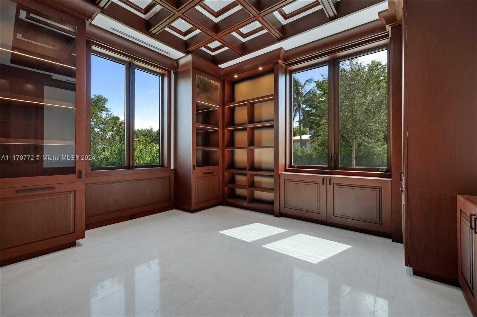 Small Image of 100 BISCAY DR, Bal Harbour Number 17