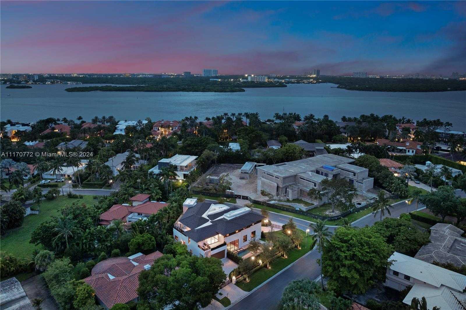 Small Image of 100 BISCAY DR, Bal Harbour Number 2
