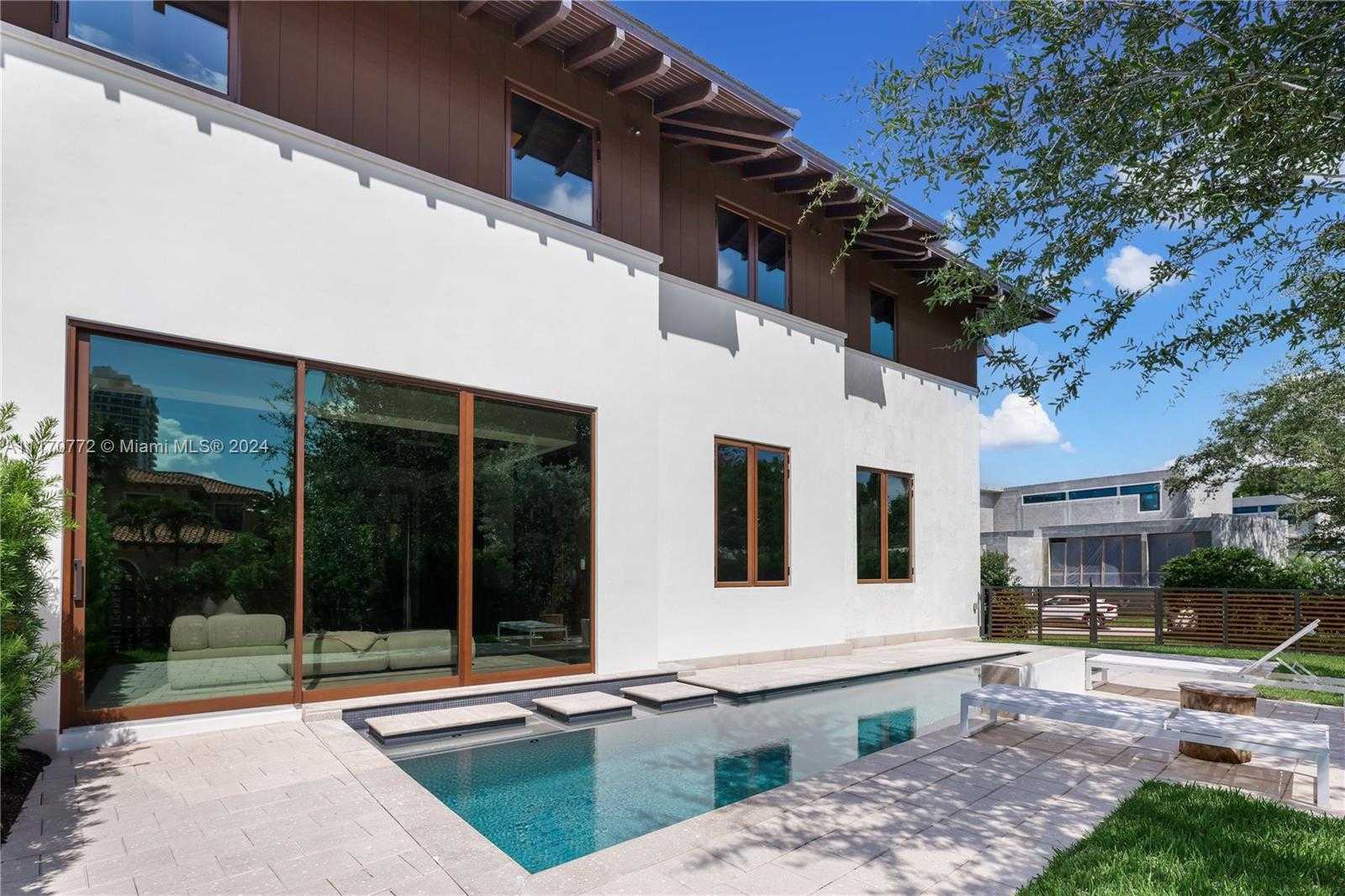 Small Image of 100 BISCAY DR, Bal Harbour Number 20