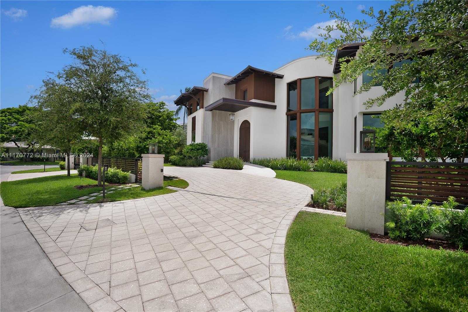 Small Image of 100 BISCAY DR, Bal Harbour Number 23