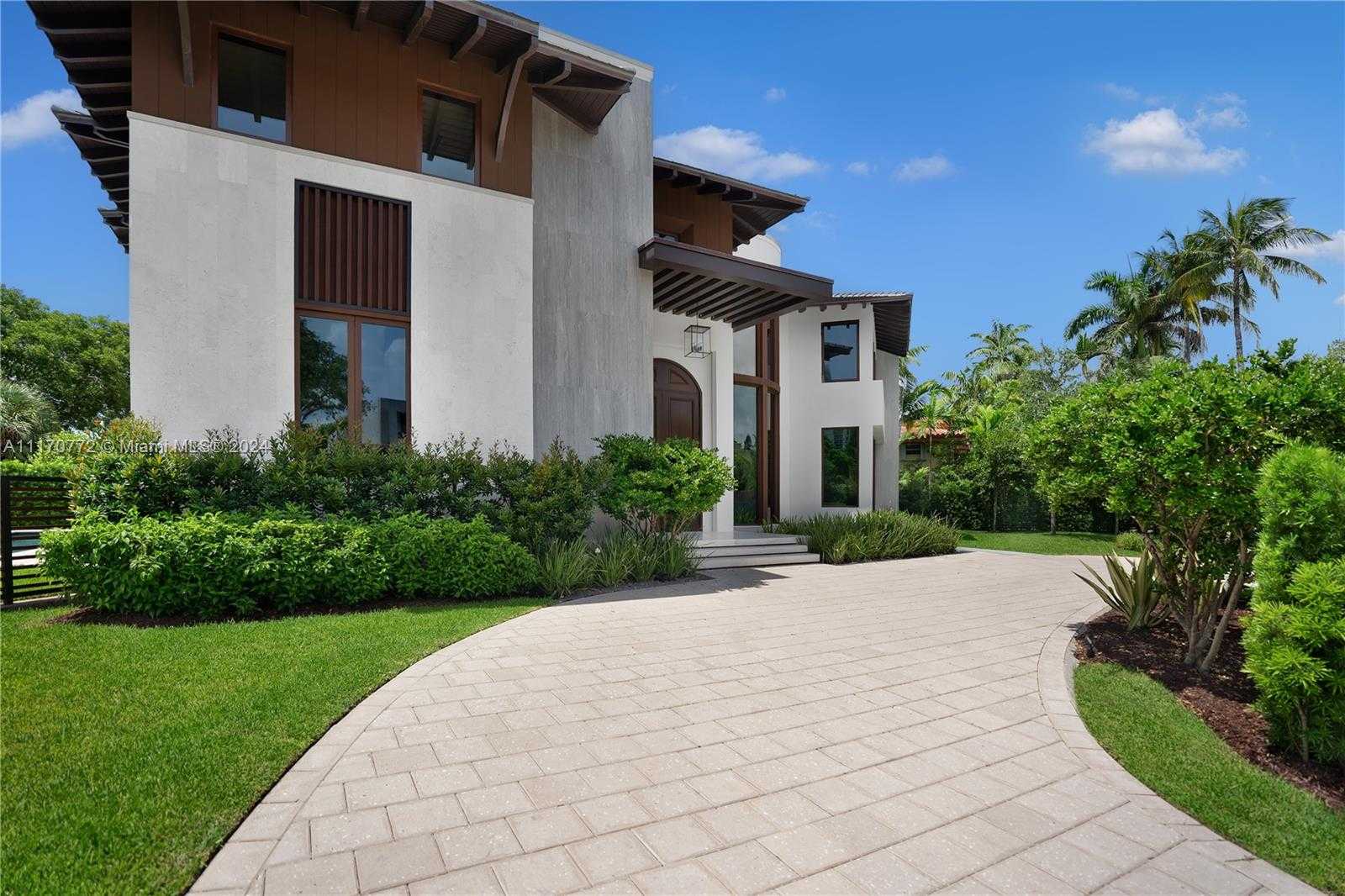Small Image of 100 BISCAY DR, Bal Harbour Number 24