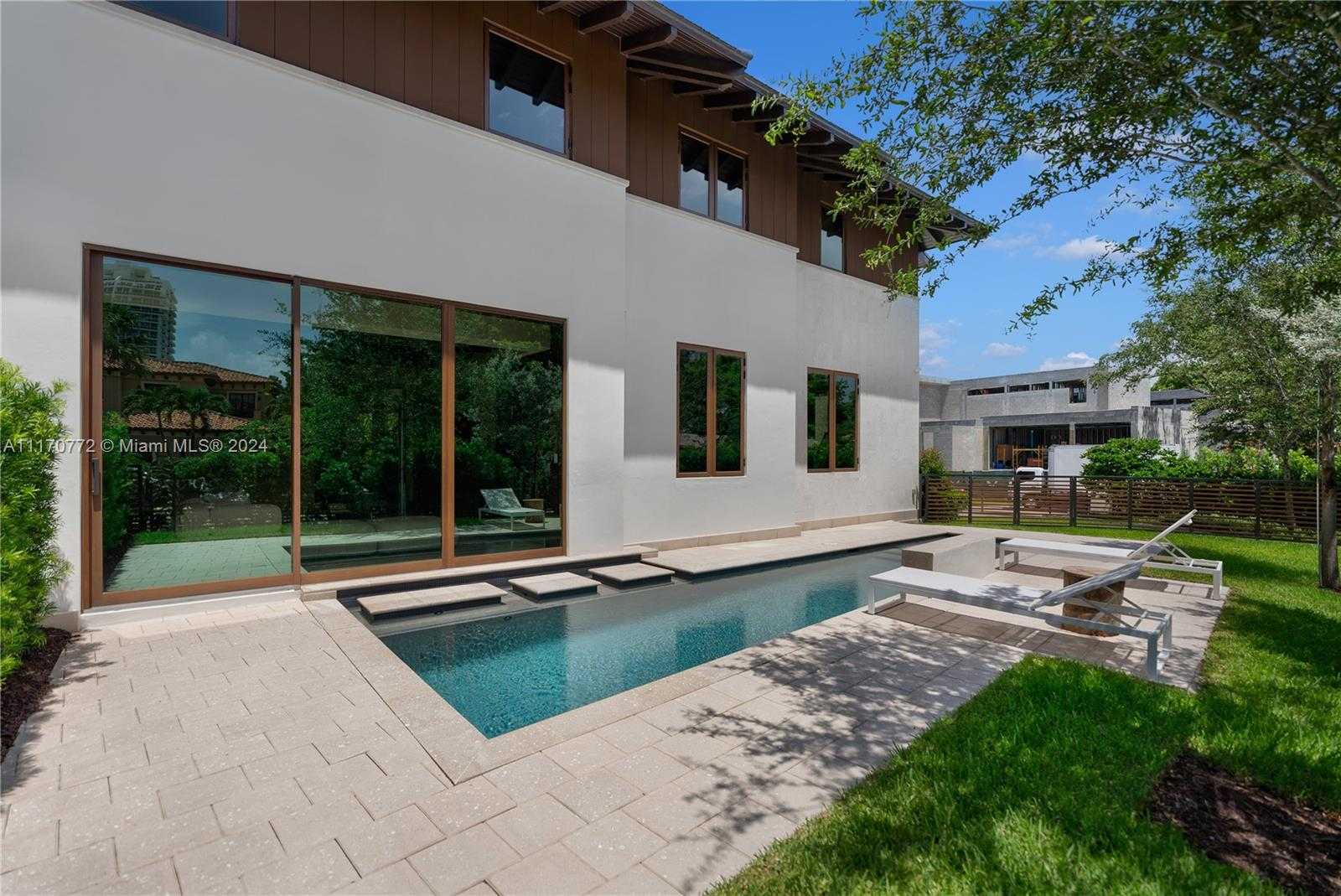 Small Image of 100 BISCAY DR, Bal Harbour Number 25