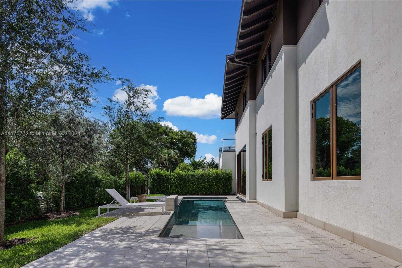 Small Image of 100 BISCAY DR, Bal Harbour Number 27