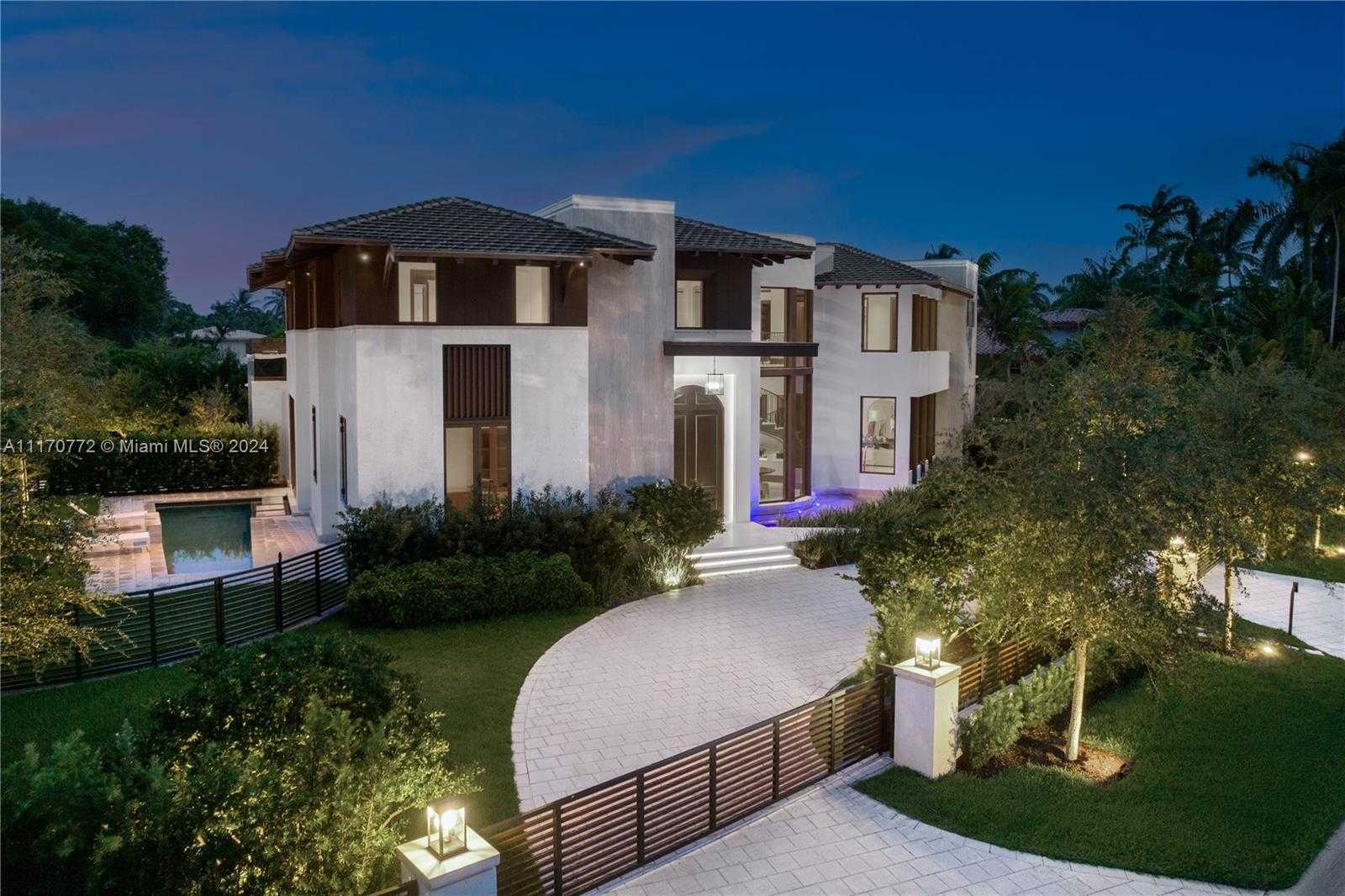 Small Image of 100 BISCAY DR, Bal Harbour Number 3