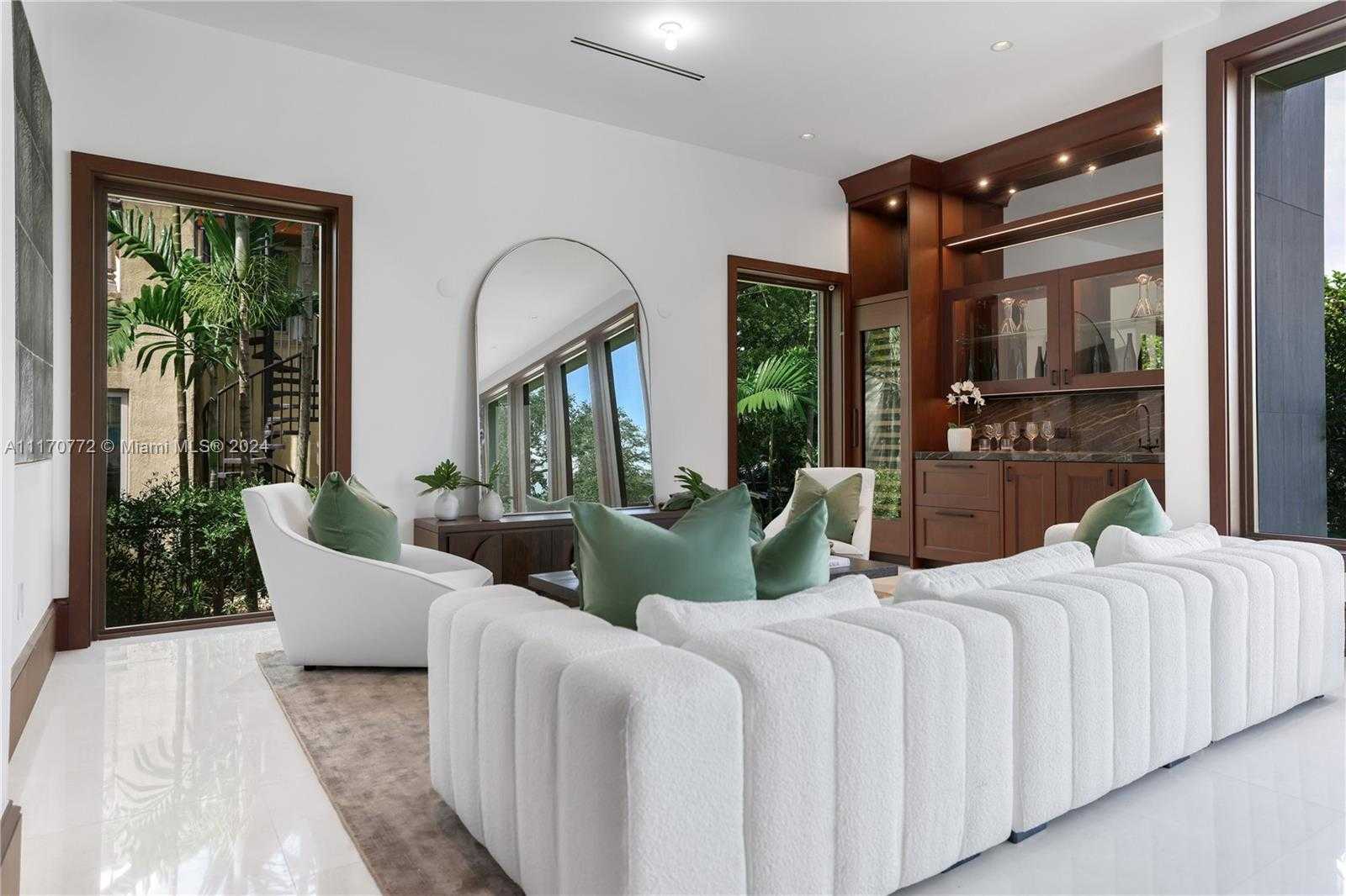 Small Image of 100 BISCAY DR, Bal Harbour Number 31