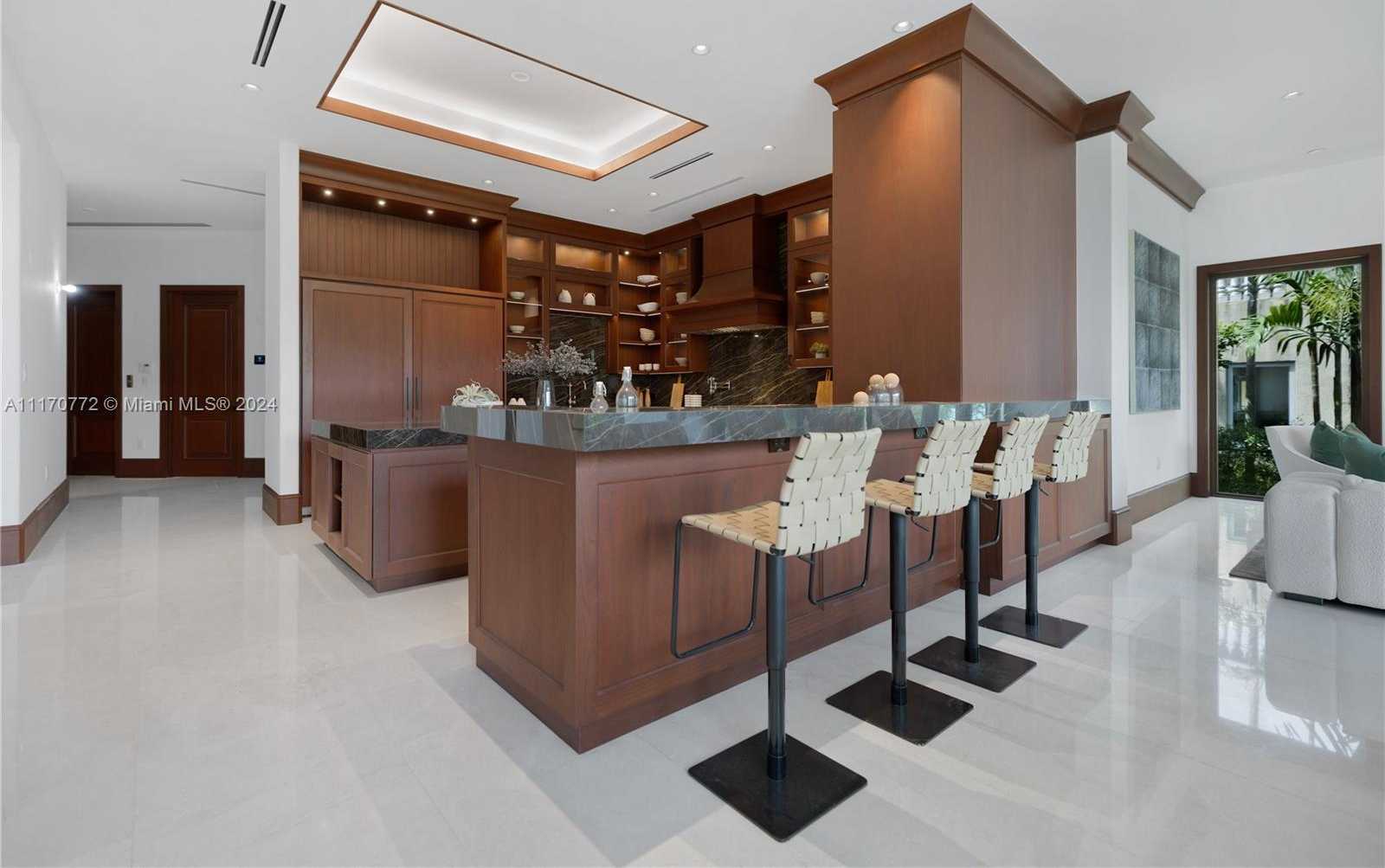 Small Image of 100 BISCAY DR, Bal Harbour Number 32