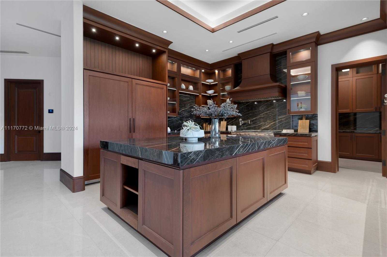 Small Image of 100 BISCAY DR, Bal Harbour Number 35