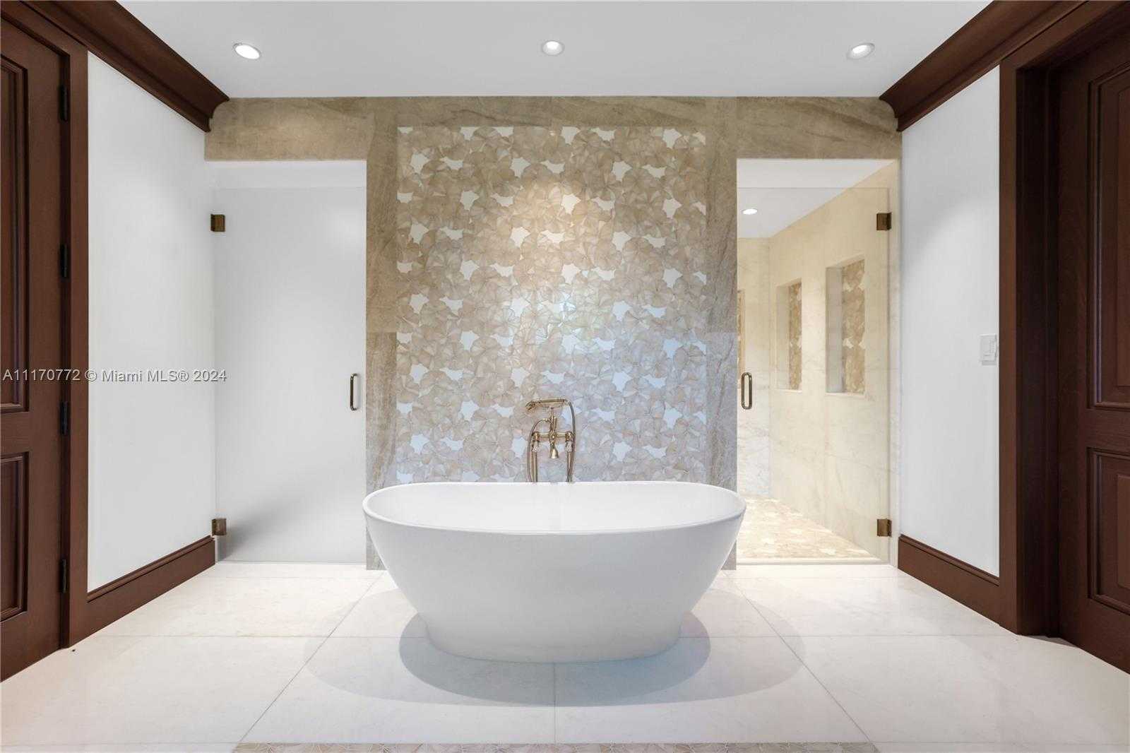 Small Image of 100 BISCAY DR, Bal Harbour Number 37