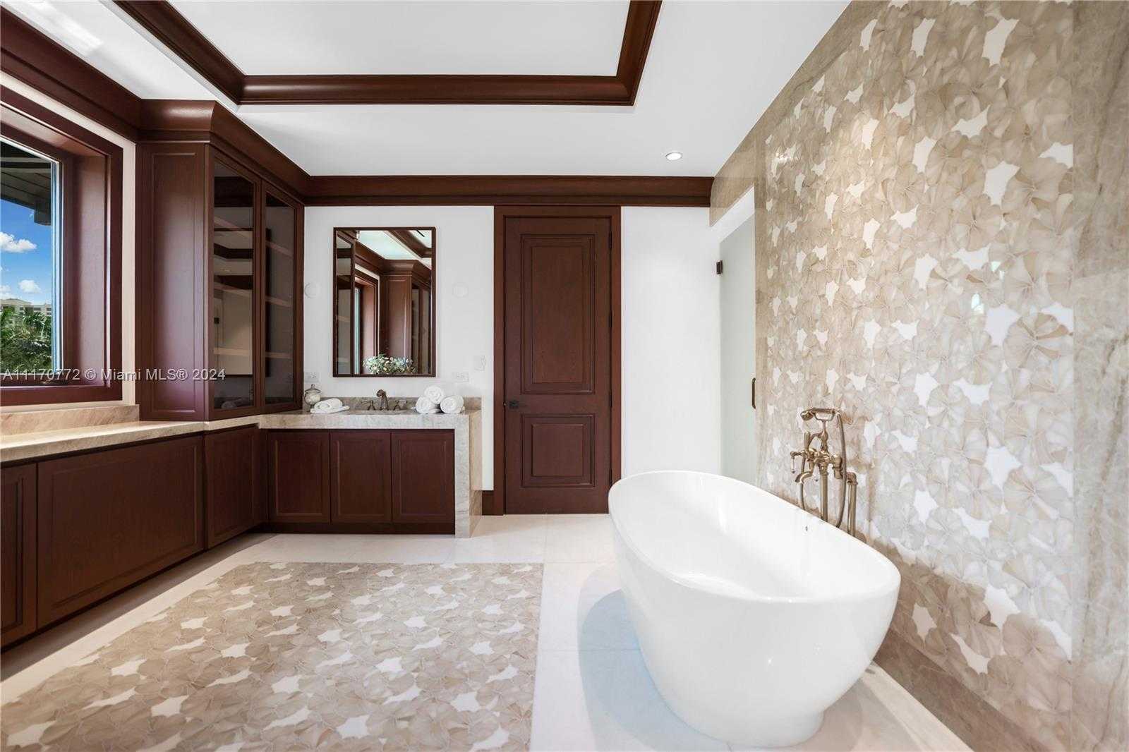 Small Image of 100 BISCAY DR, Bal Harbour Number 38