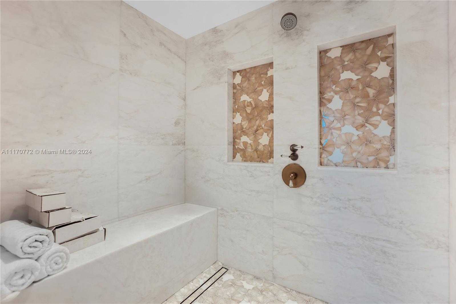 Small Image of 100 BISCAY DR, Bal Harbour Number 39