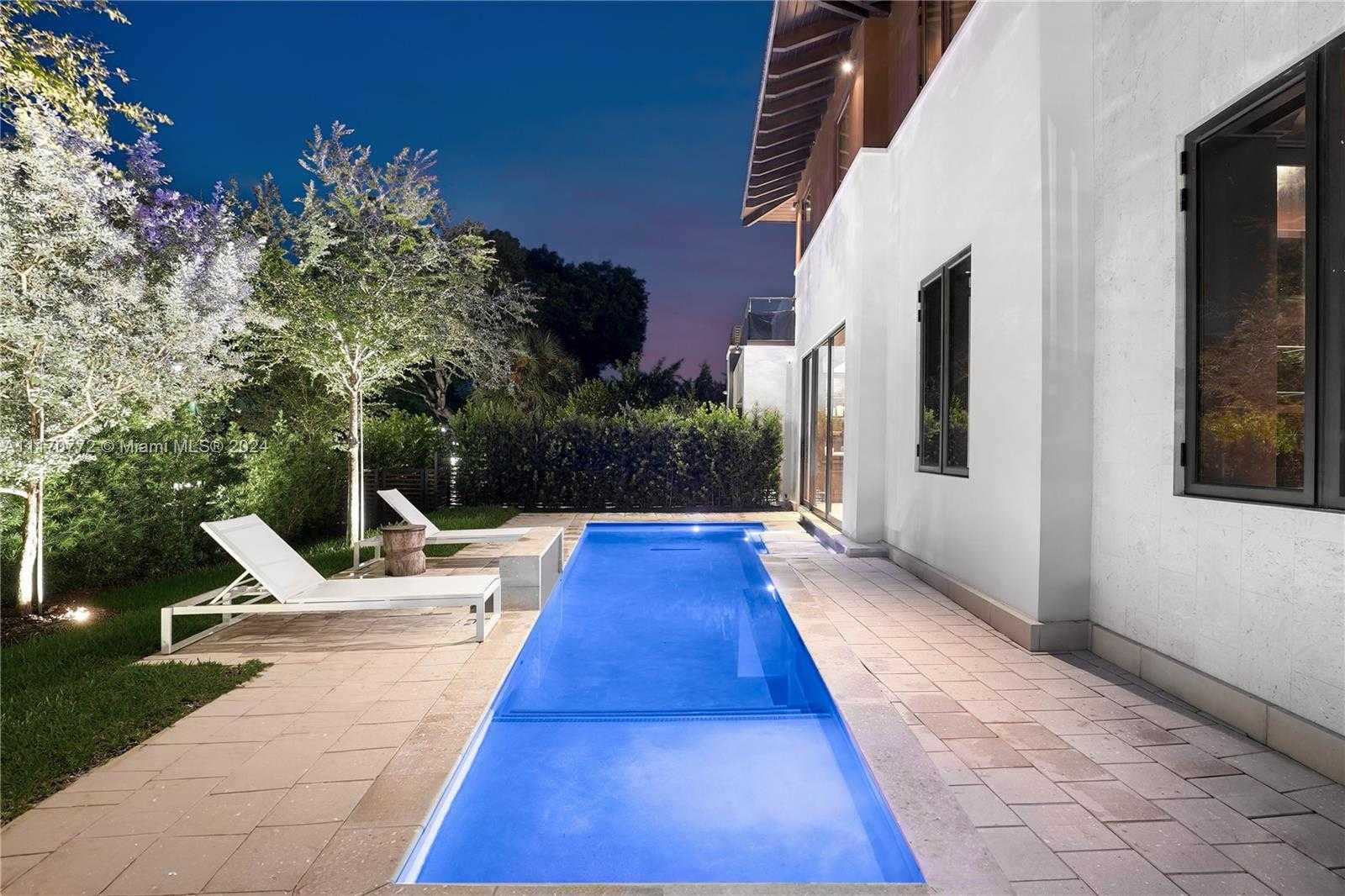 Small Image of 100 BISCAY DR, Bal Harbour Number 4