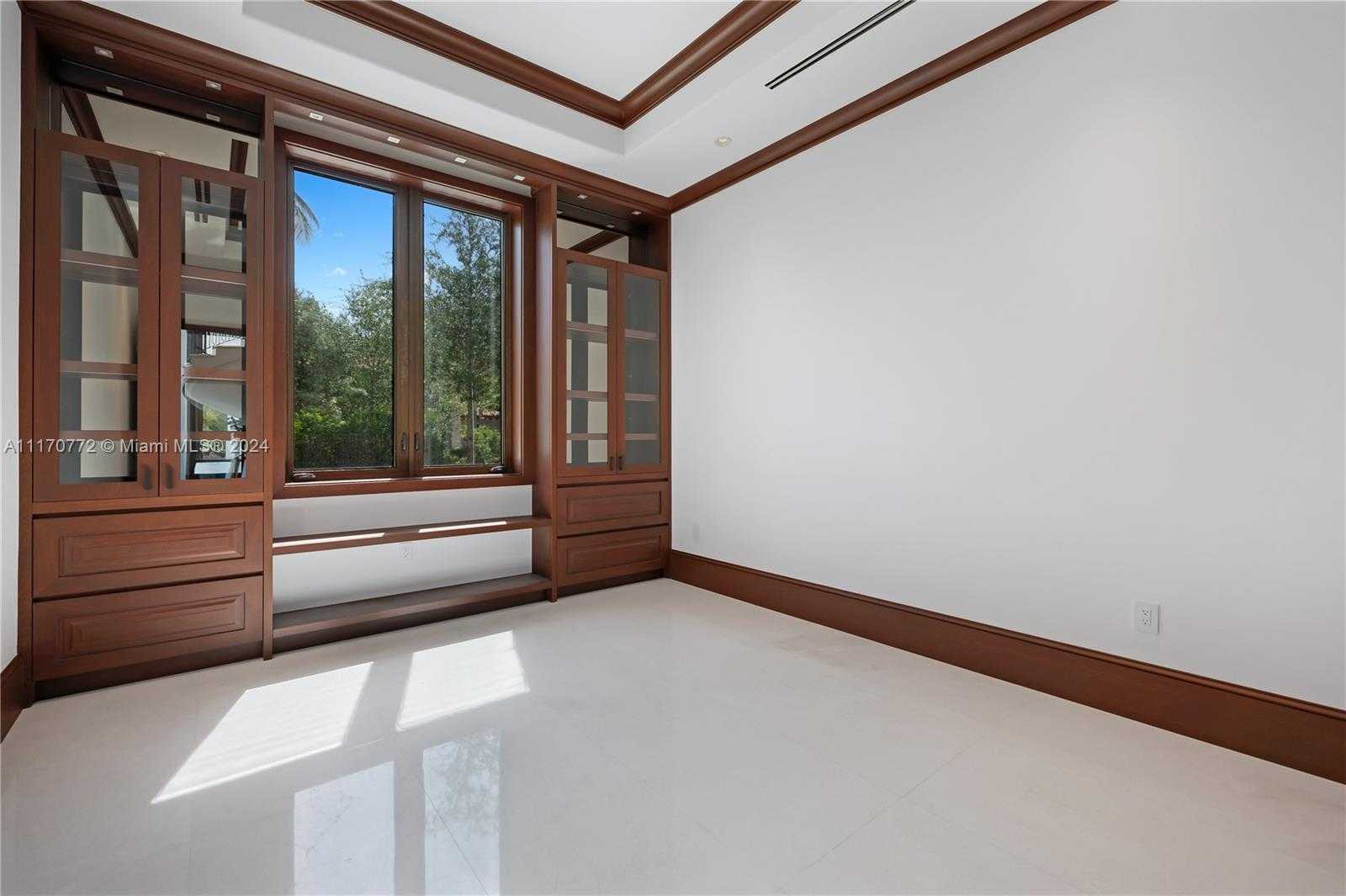 Small Image of 100 BISCAY DR, Bal Harbour Number 41