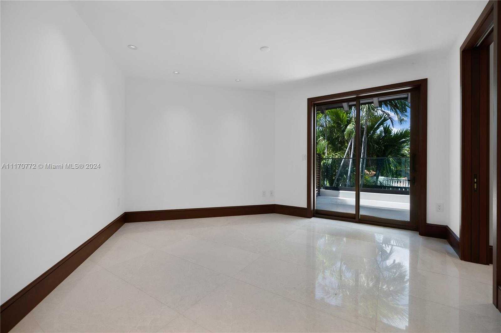 Small Image of 100 BISCAY DR, Bal Harbour Number 45