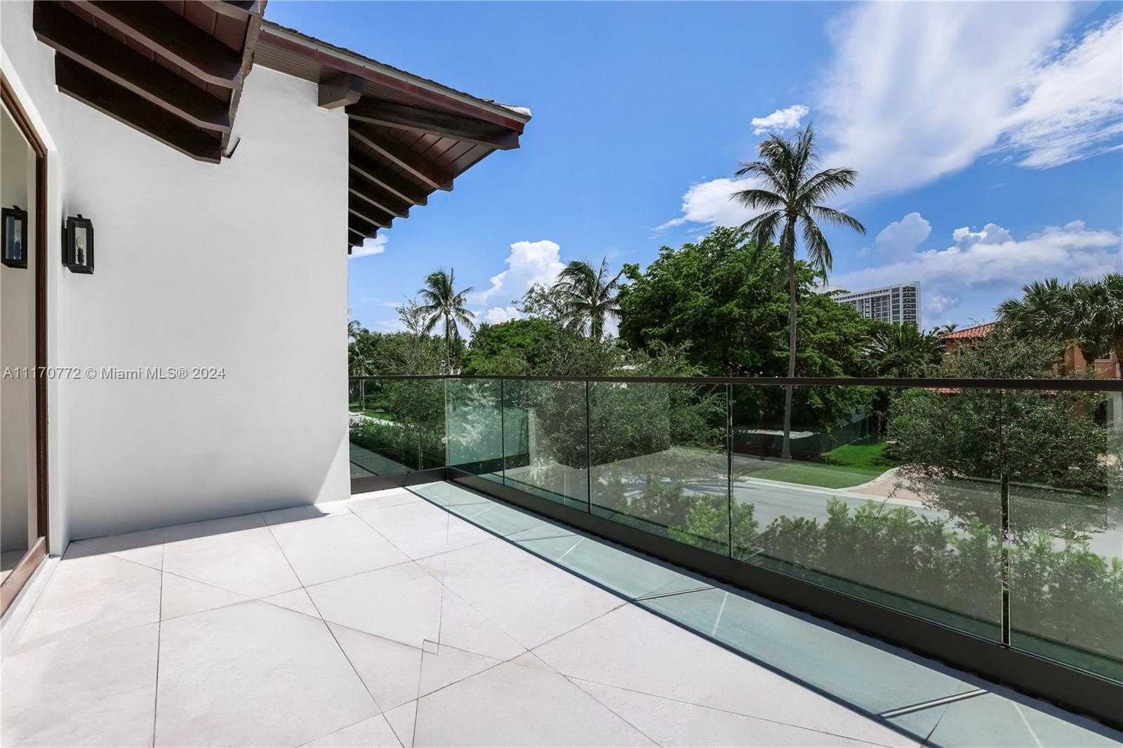 Small Image of 100 BISCAY DR, Bal Harbour Number 49