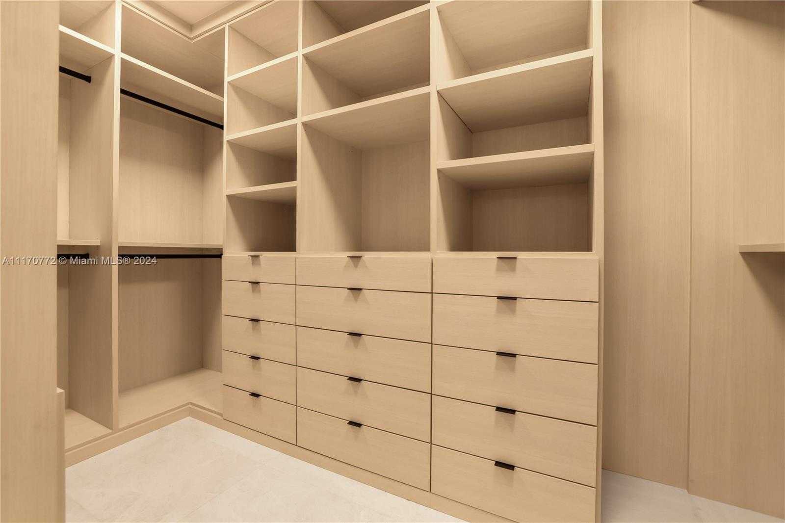 Small Image of 100 BISCAY DR, Bal Harbour Number 51