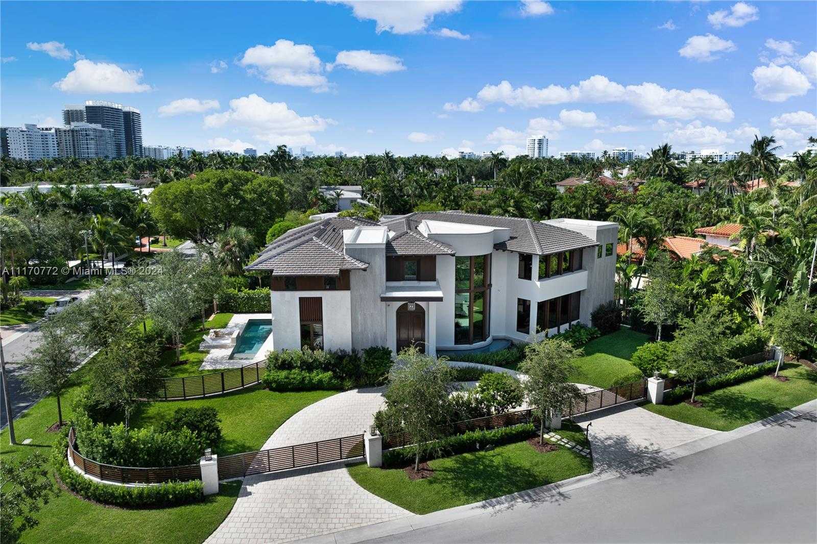 Small Image of 100 BISCAY DR, Bal Harbour Number 54