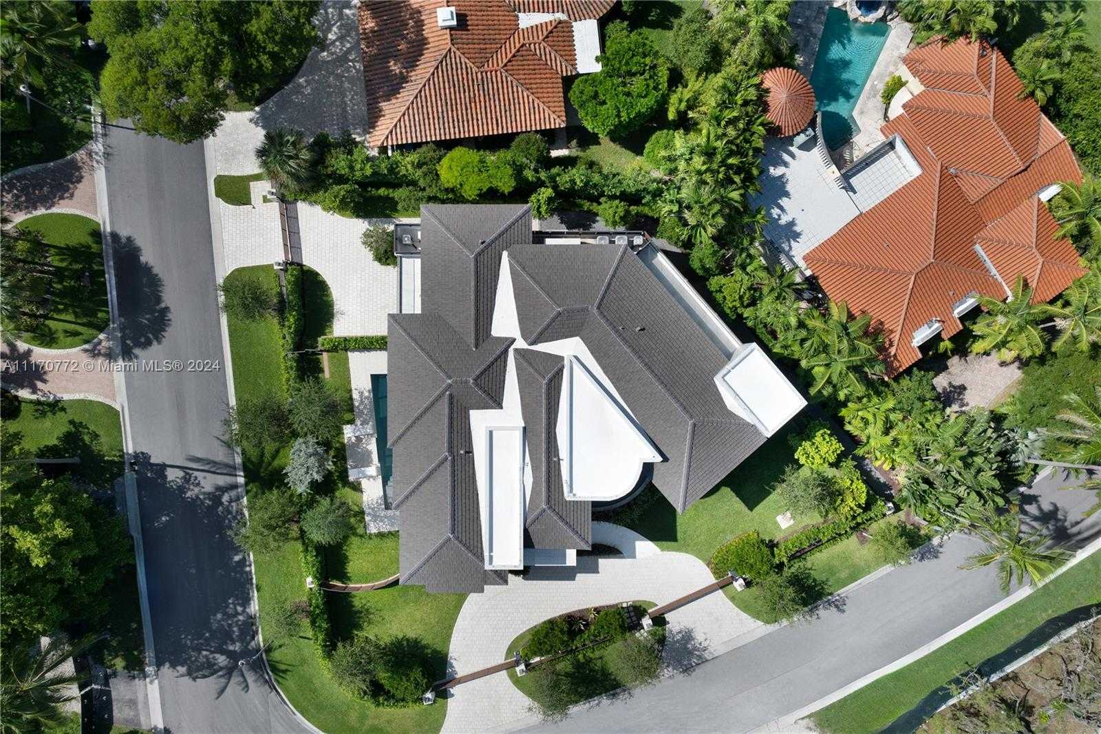 Small Image of 100 BISCAY DR, Bal Harbour Number 56